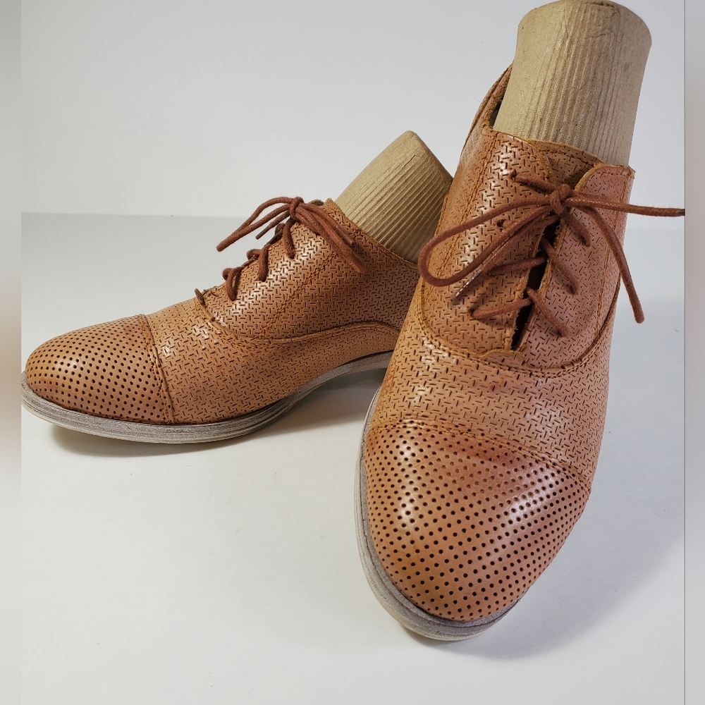 Veronica's Shoes Italian Perforated Leather Brown Oxford Shoes 38